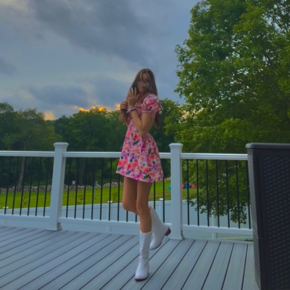 Meet your Posher, Chloe